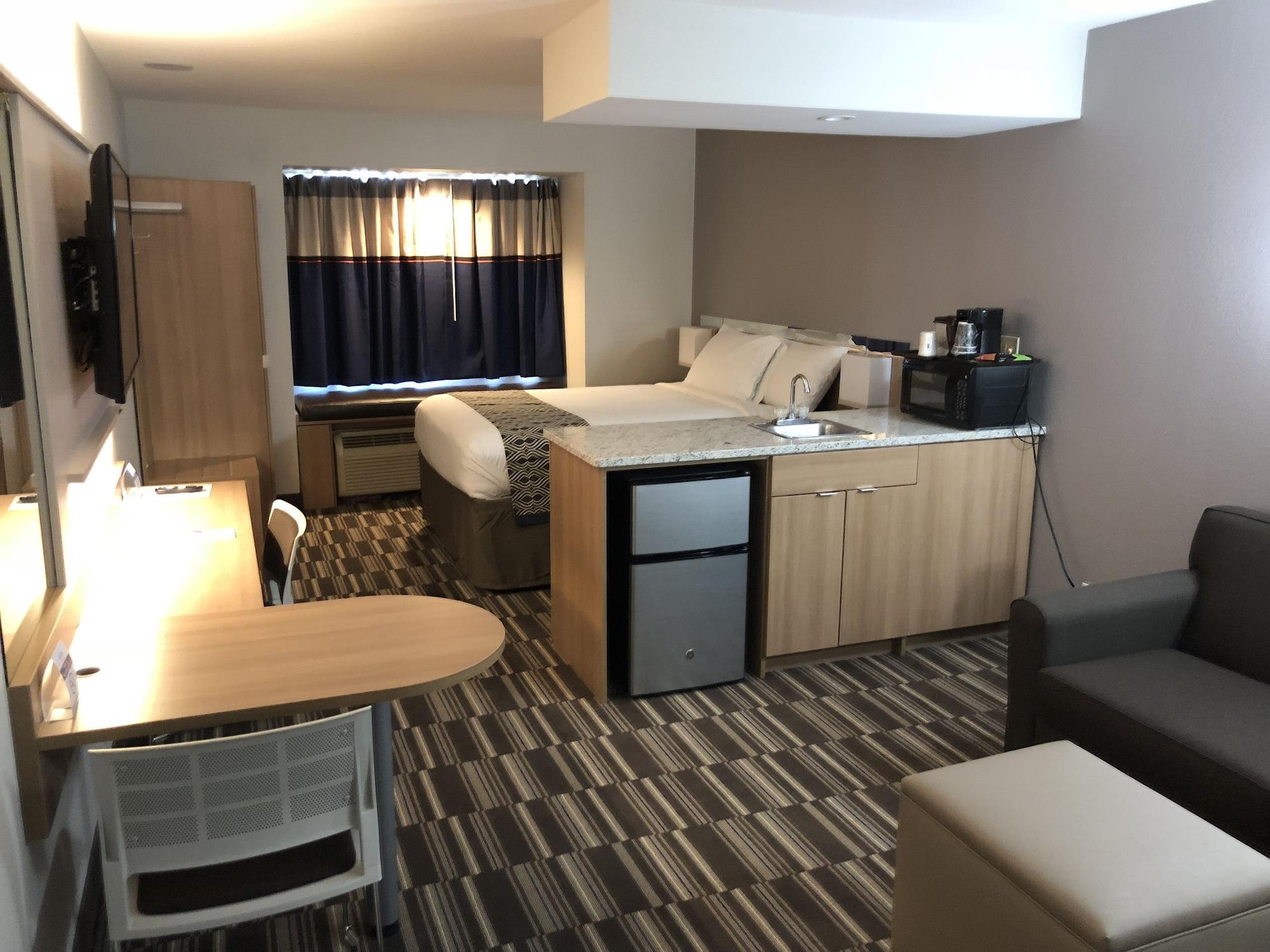 Microtel Inn & Suites Батон-Руж Экстерьер фото
