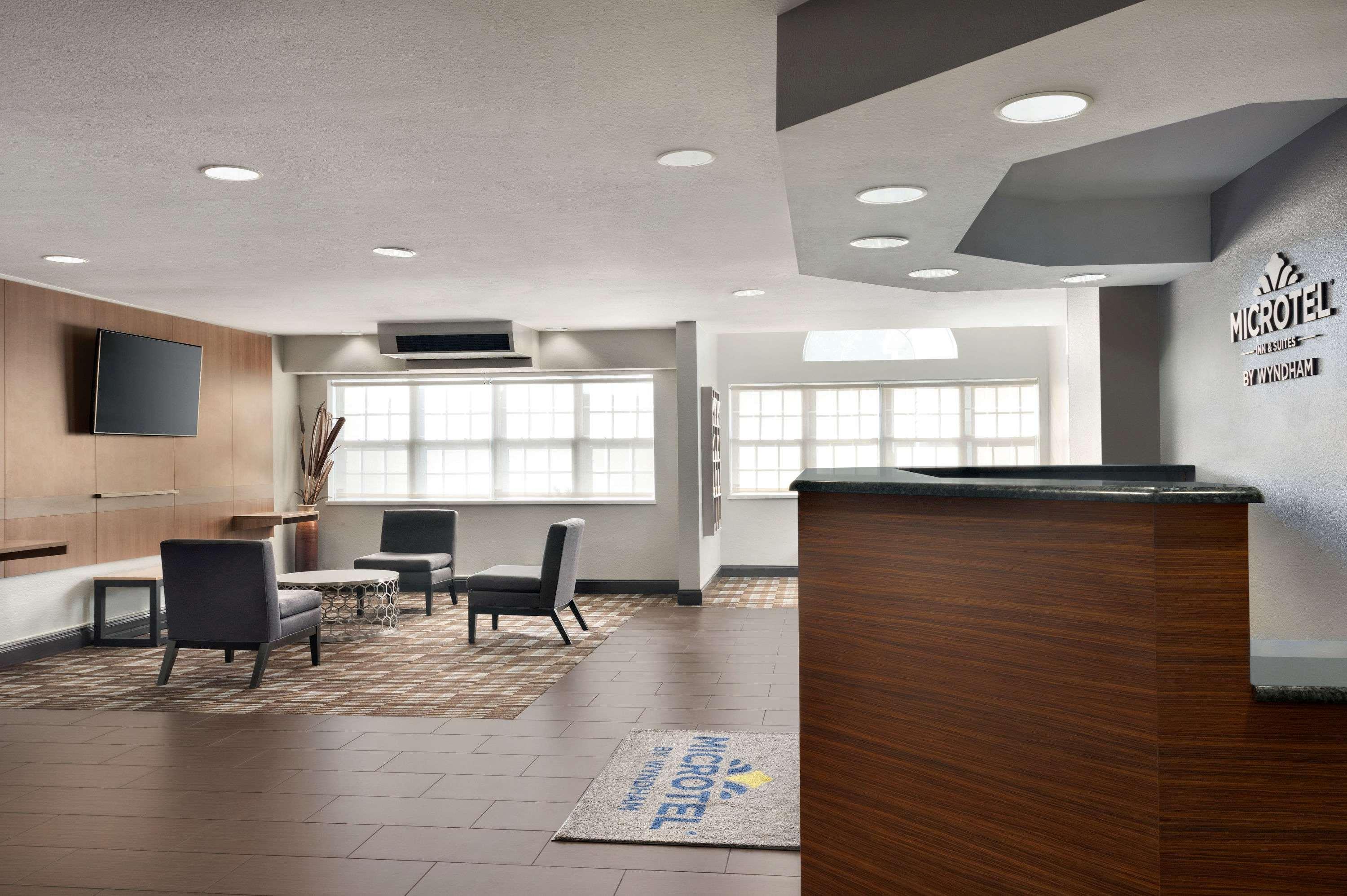 Microtel Inn & Suites Батон-Руж Экстерьер фото