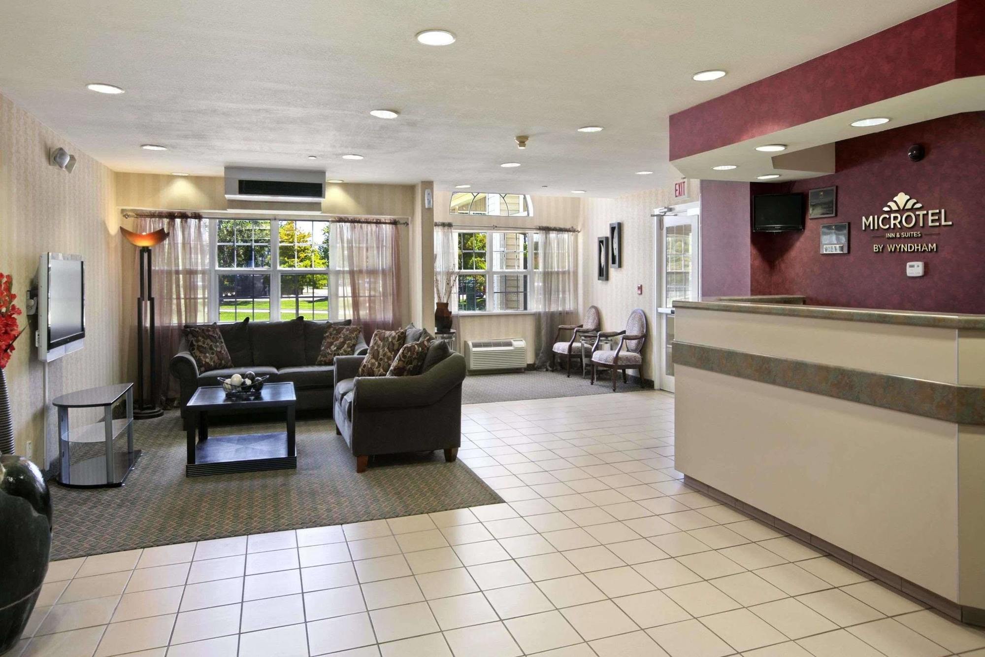 Microtel Inn & Suites Батон-Руж Интерьер фото